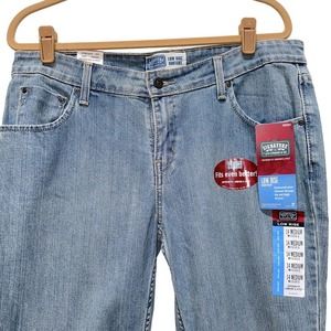 Signature Levi Strauss low rise bootcut Womens jeans, NWT, size 14 misses